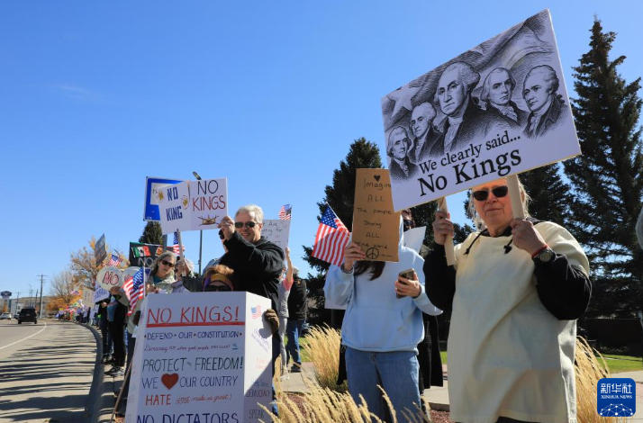 美国多地举行示威抗议 反对政府多项政策