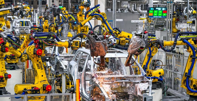 新征程·新蓝图丨建设强大国内市场 坚持投资于物和投资于人紧密结合